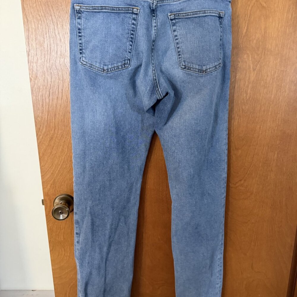 GAP Men's 30x34 Straight Jeans Medium Wash Denim Washwell Classic 5-Pocket EUC - Picture 3 of 9